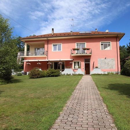 מאינה La Rosa Tra I Laghi B&B מראה חיצוני תמונה