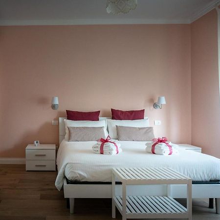 מאינה La Rosa Tra I Laghi B&B מראה חיצוני תמונה