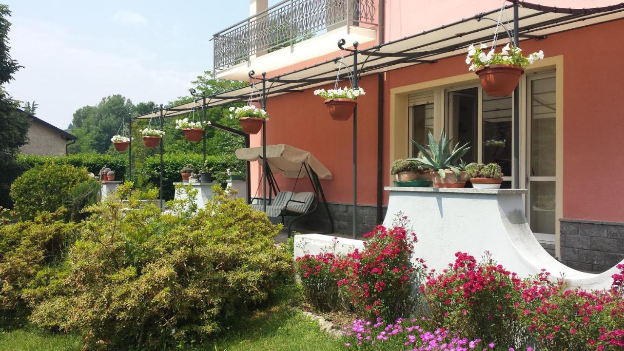 מאינה La Rosa Tra I Laghi B&B מראה חיצוני תמונה