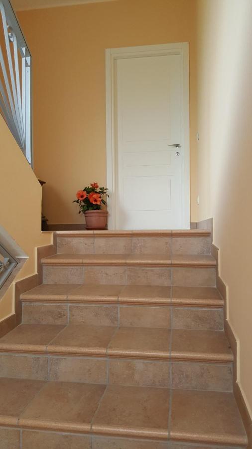 מאינה La Rosa Tra I Laghi B&B מראה חיצוני תמונה