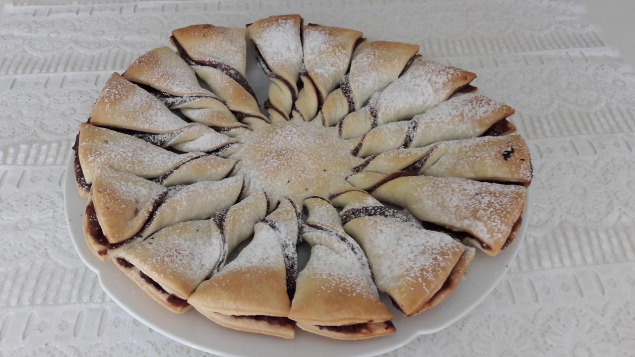 מאינה La Rosa Tra I Laghi B&B מראה חיצוני תמונה