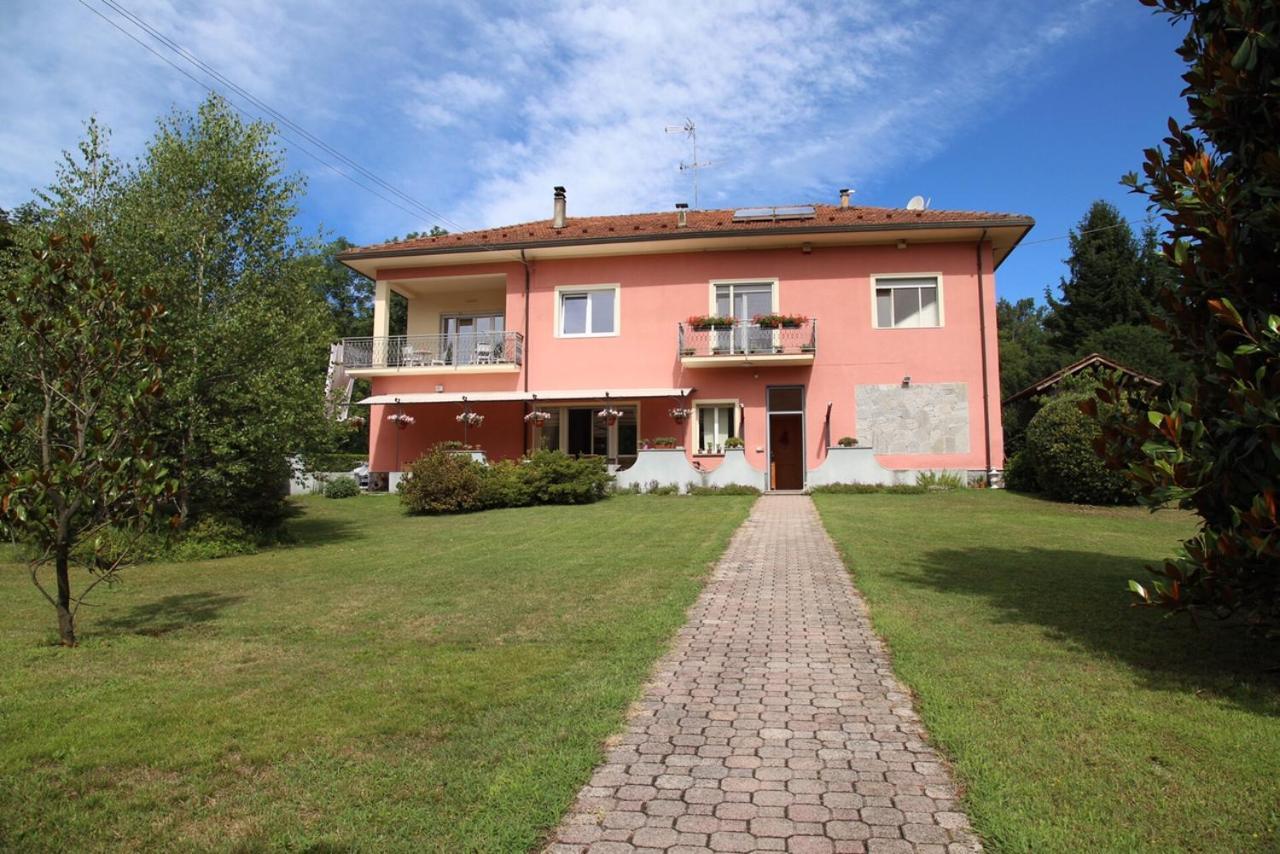 מאינה La Rosa Tra I Laghi B&B מראה חיצוני תמונה
